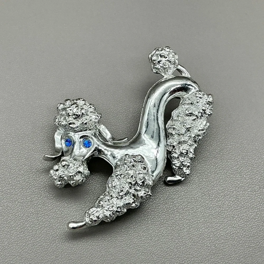 Gerrys Brooch Womens Silver Poodle Dog Blue Eye Textured Vintage Pin 2.25 Inches